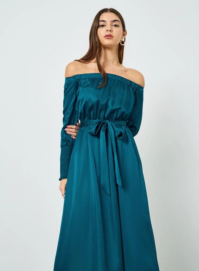 ستايلي فستان طويل مكشوف الأكتاف مع حزام ربط